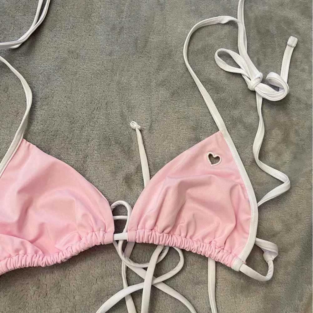 New! Frankies Bikinis Alessa Bikini Top pink with heart cutout 24424